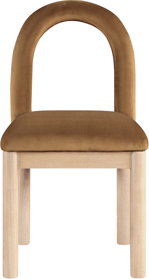 Greer Saddle Velvet Upholstered Dining Chair , 1 Piece (Style 1)