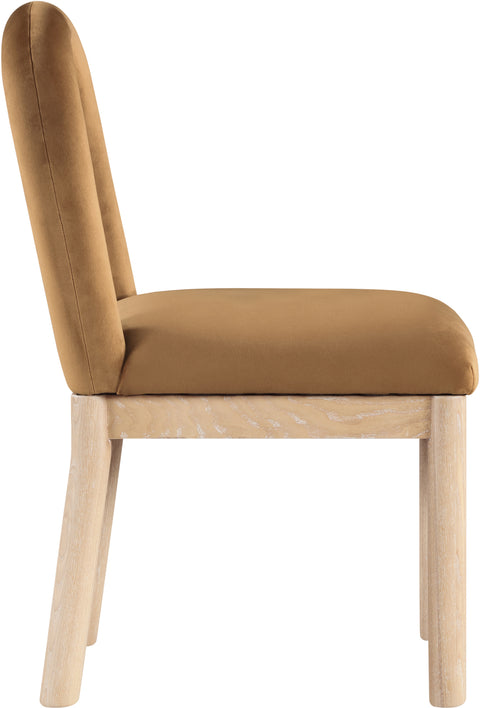 Greer Saddle Velvet Upholstered Dining Chair , 1 Piece (Style 1)