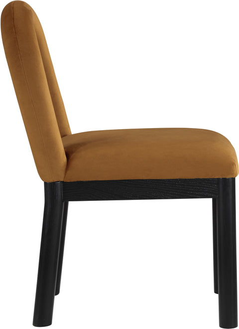 Greer Saddle Velvet Upholstered Dining Chair , 1 Piece (Style 2)