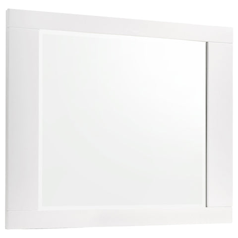 Zabka 4-piece Full Bedroom Set White High Gloss