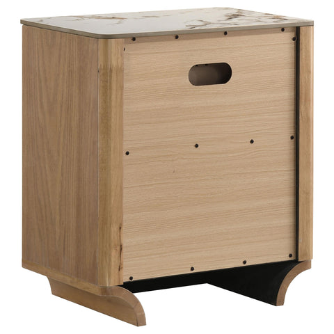 Lille 4-piece Eastern King Bedroom Set Light Oak