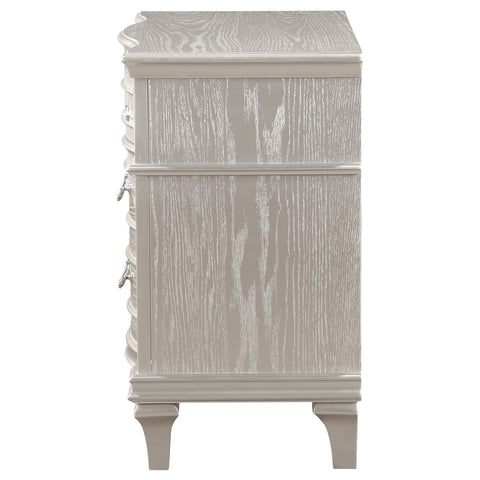 Keiran 3-drawer Nightstand Silver OakSilver Oak