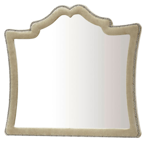 Pinciotti 4-piece Eastern King Bedroom Set IvoryIvory / Camel