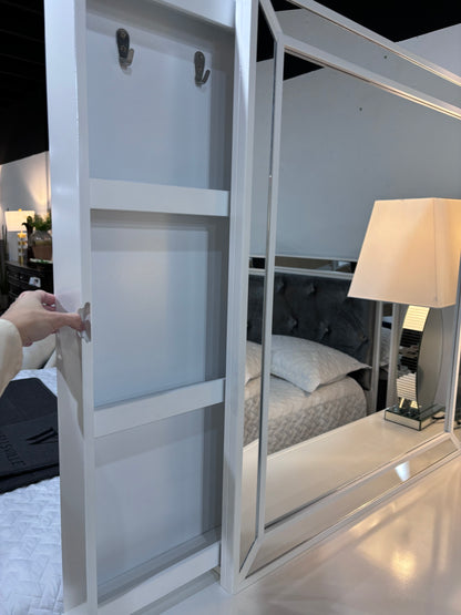 Catalina QUEEN Bed, Dresser & Mirror FLOOR SAMPLE