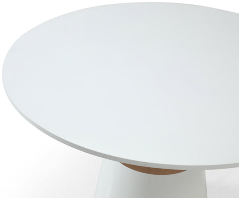 Jessa 47.5" White Lacquer Finish Dining Table, 1 Piece