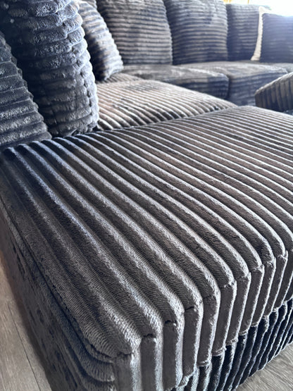 Maggie Sectional w/Storage Ottoman