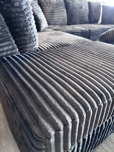 Maggie Sectional w/Storage Ottoman