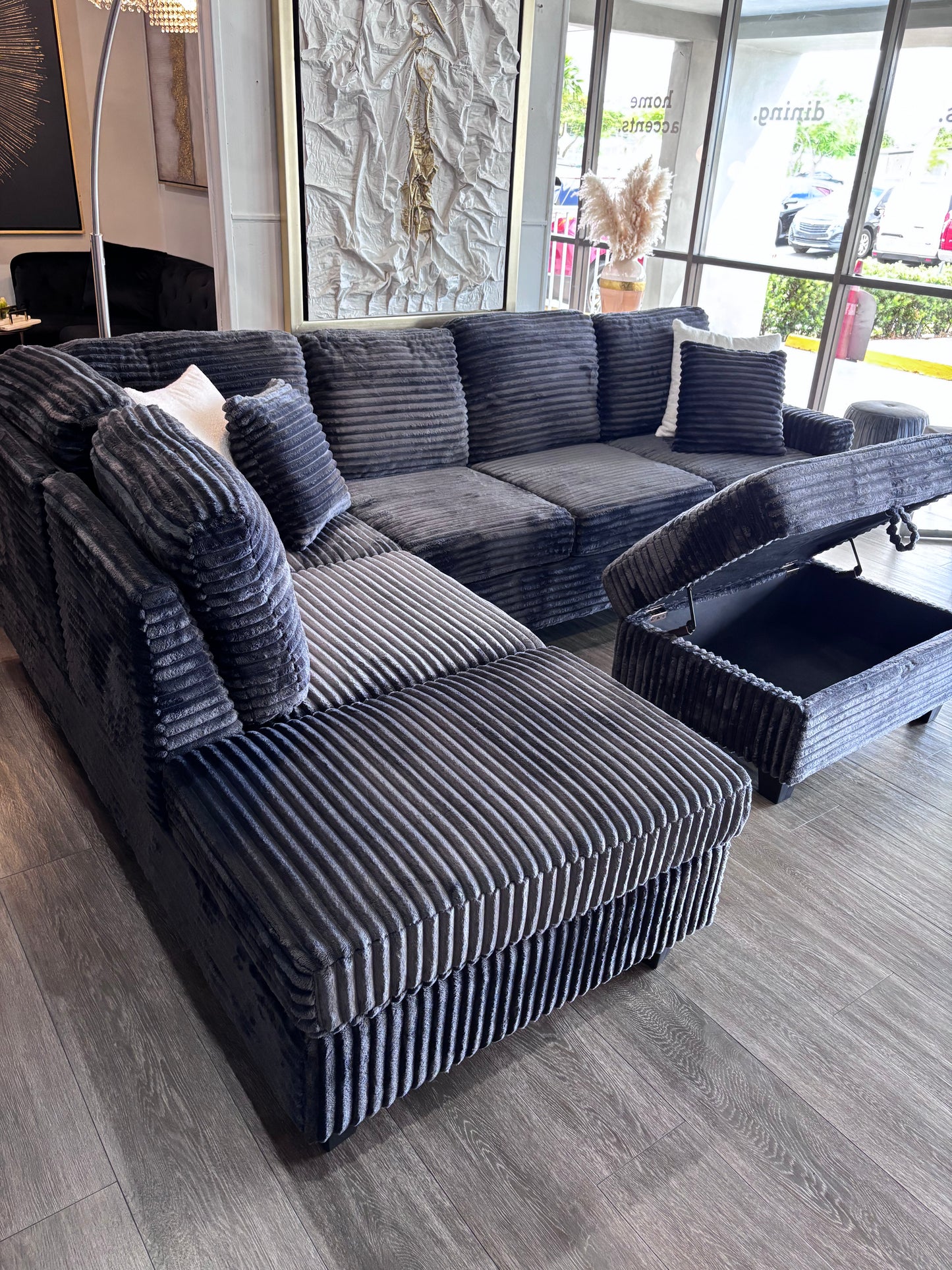 maggie sectional w/storage ottoman