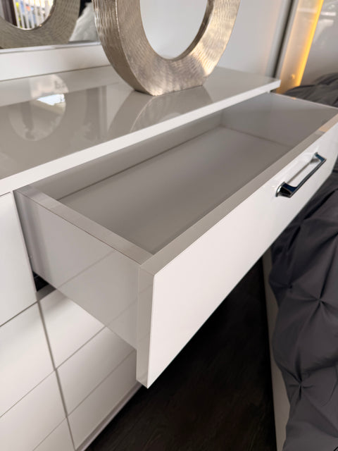 Tella 4 Pc Queen LED Bedroom Set – Showroom Clearance