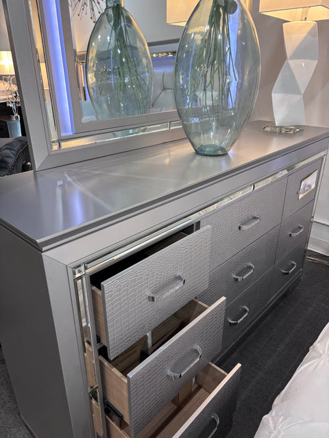 Silver LED Glam Bedroom Set – Floor Sample Closeout