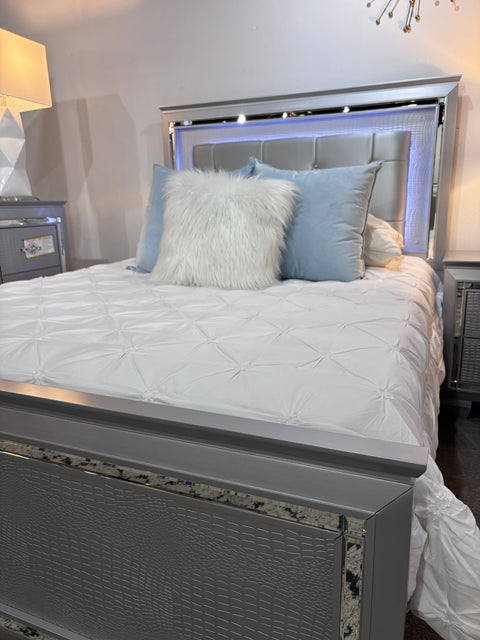 Silver LED Glam Bedroom Set – Floor Sample Closeout