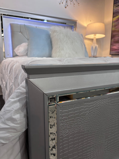 Silver LED Glam Bedroom Set – Floor Sample Closeout