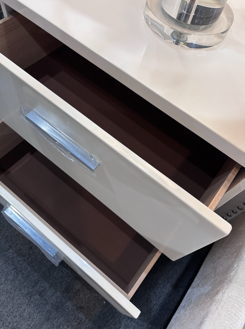 Modern Cream Upholstered Queen Bedroom Set Closeout