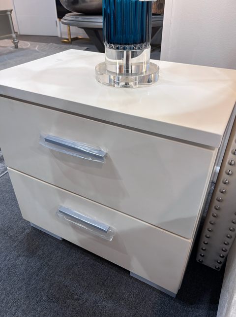 Modern Cream Upholstered Queen Bedroom Set Closeout