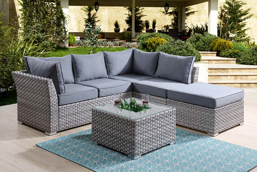 PATIO SECTIONAL SOFA & COCKTAIL TABLE